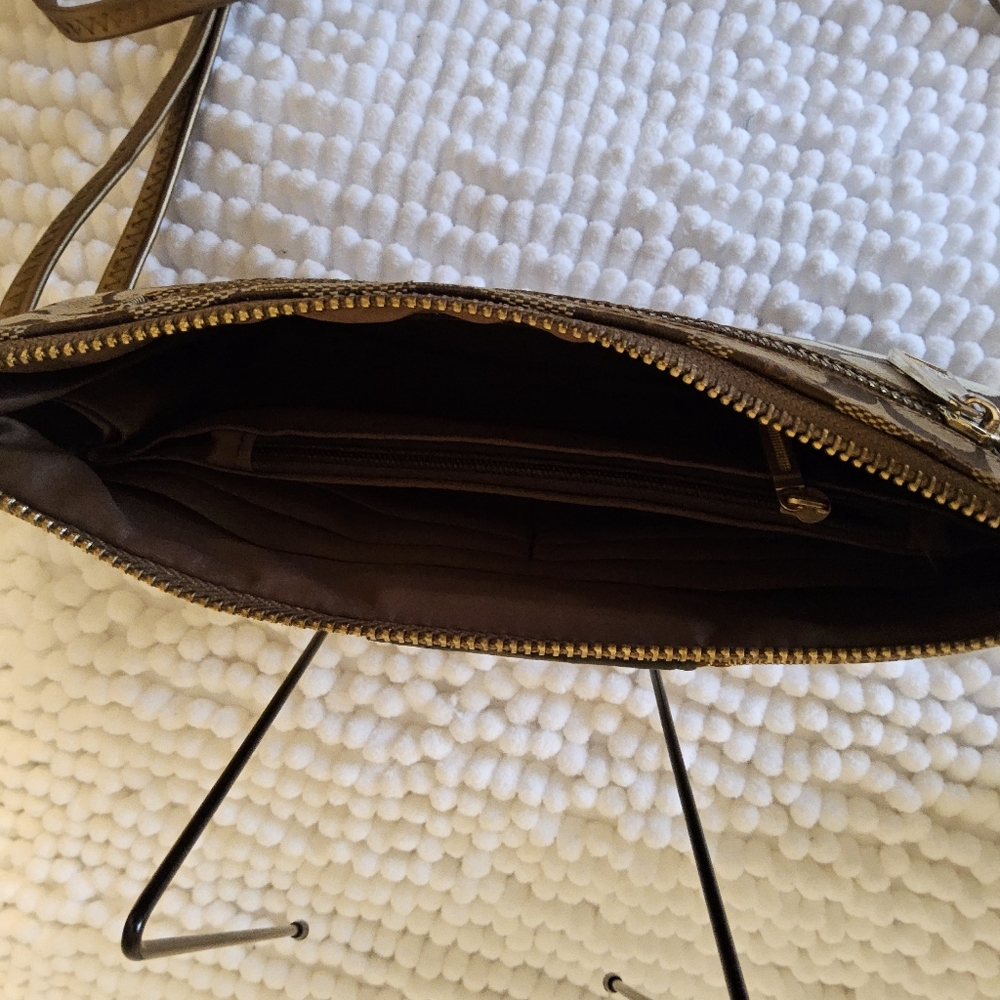 Coach Purse - Picture 5 of 8